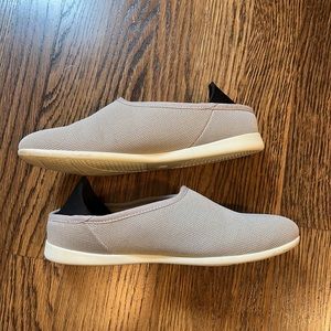 Manabis Outdoor Slipper Shoe. Gray with black. Size 5-6. 6 M